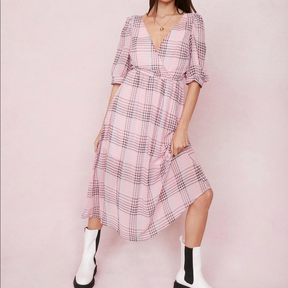 NWOT Nasty Gal plaid pink midi dress